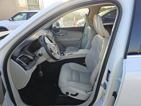 Used 2023 Volvo XC90 B6 Plus image 3