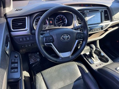 Used 2017 Toyota Highlander Limited image 24