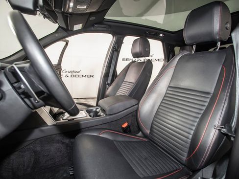 Used 2022 Land Rover Discovery Sport SE R-Dynamic image 16