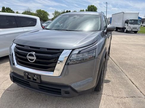 Used 2025 Nissan Pathfinder SV AWD/4WD image 4