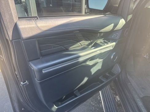 Used 2021 Ford Expedition Platinum image 46