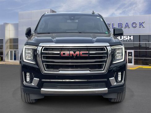 Used 2022 GMC Yukon SLT w/ SLT Premium Package image 7