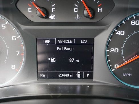 Used 2022 Chevrolet Traverse LT image 23