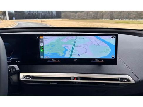 Used 2022 BMW iX xDrive50 w/ Premium Package image 8