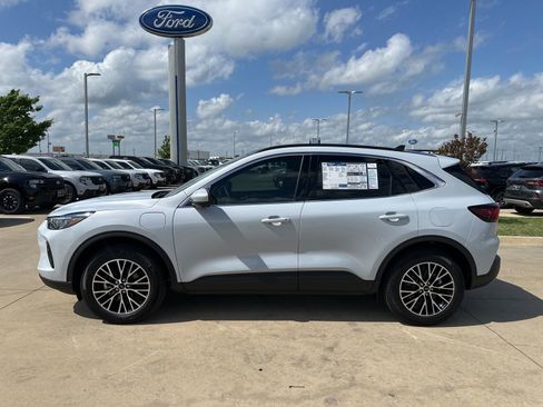 Used 2025 Ford Escape SE w/ PHEV Premium Package FWD image 2
