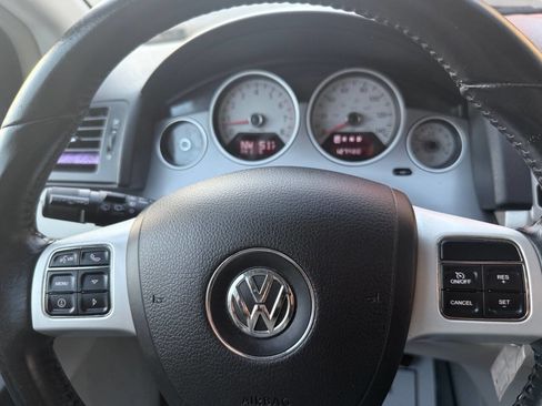 Used 2014 Volkswagen Routan SE image 22