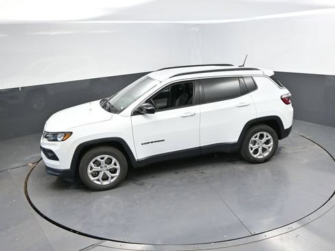 Used 2024 Jeep Compass Latitude AWD/4WD image 38