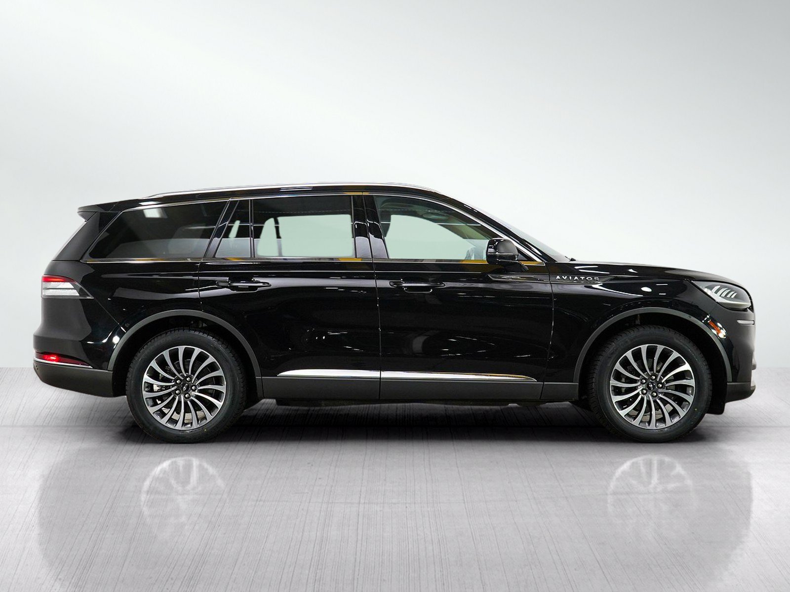 Used 2022 Lincoln Aviator Reserve w/ Class IV Trailer Tow Package AWD/4WD image 7