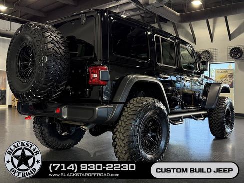 Used 2025 Jeep Wrangler Unlimited Rubicon w/ Convenience Group AWD/4WD image 15