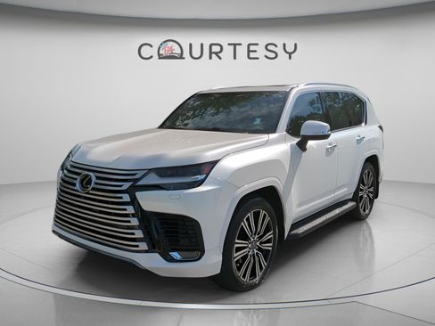 Used 2024 Lexus LX 600 4WD w/ Luxury Package image 2