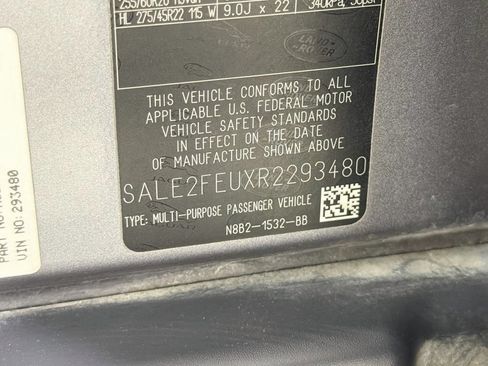 Used 2024 Land Rover Defender 130 X-Dynamic SE AWD/4WD image 36