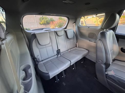 Used 2018 Kia Sedona SX FWD image 15