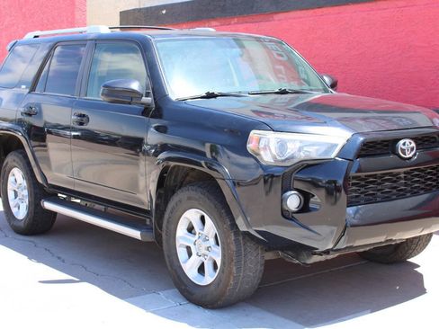 Used 2017 Toyota 4Runner SR5 AWD/4WD image 3