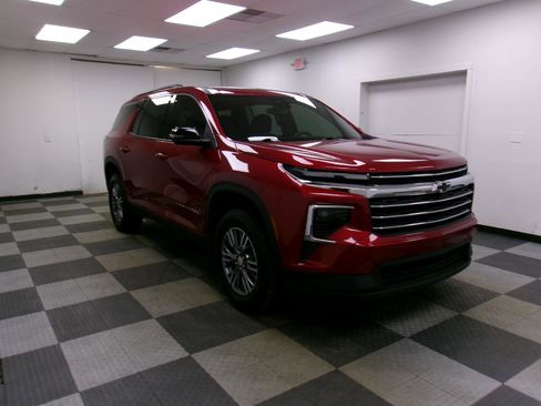 Certified 2025 Chevrolet Traverse LT w/ Driver Confidence Package image 17