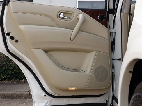 Used 2019 INFINITI QX80 Luxe w/ All-Season Package image 39