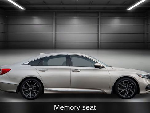 Used 2018 Honda Accord Touring image 6