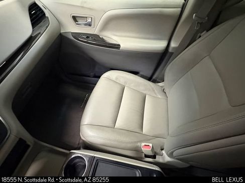 Used 2017 Toyota Sienna XLE w/ XLE Navigation Package FWD image 19