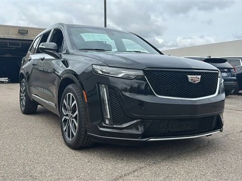 Used 2022 Cadillac XT6 Sport image 2