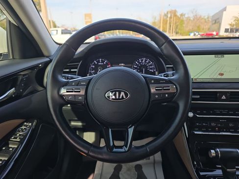 Used 2020 Kia Cadenza Limited image 11