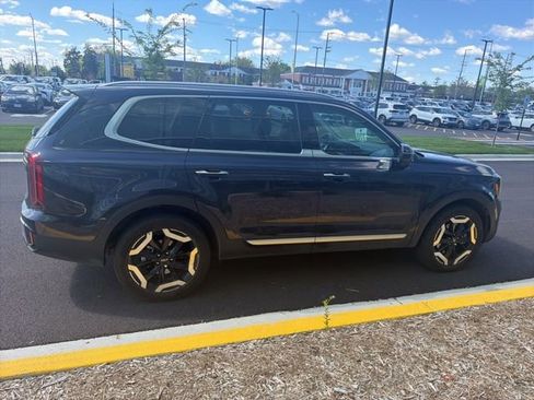 Used 2025 Kia Telluride S FWD image 8