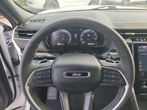 Used 2025 Jeep Grand Cherokee L Limited w/ Luxury Tech Group II RWD image 29