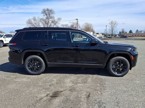 New 2026 Jeep Grand Cherokee L 4WD image 9