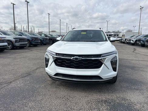 New 2026 Chevrolet Trax LT w/ Sunroof Package image 8