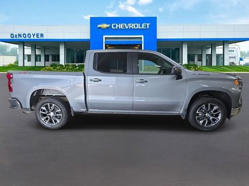 Used 2024 Chevrolet Silverado 1500 LT AWD/4WD image 6