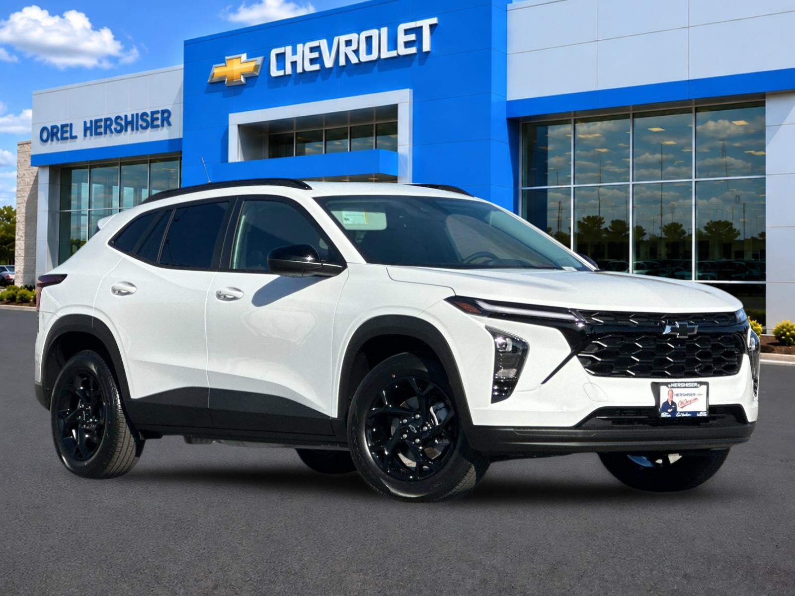 New 2026 Chevrolet Trax LT w/ Driver Confidence Package FWD image 2