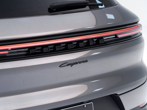 New 2026 Porsche Cayenne image 13