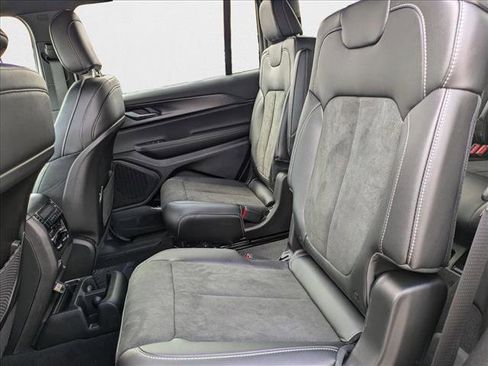 New 2025 Jeep Grand Cherokee L Altitude image 16