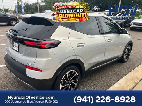 Used 2023 Chevrolet Bolt EUV Premier w/ Sun & Sound Package FWD image 6