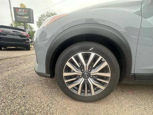 Used 2023 Nissan Kicks SV FWD image 18