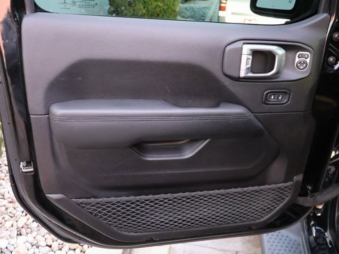 Used 2021 Jeep Wrangler Unlimited Sahara image 15