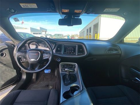 Used 2019 Dodge Challenger SXT image 14