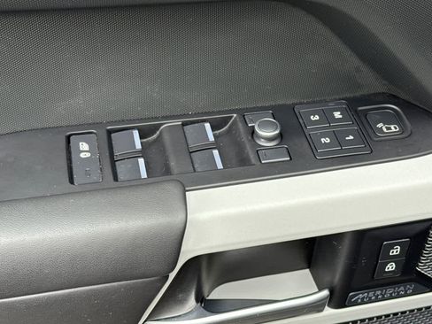 Used 2020 Land Rover Defender 110 HSE image 13