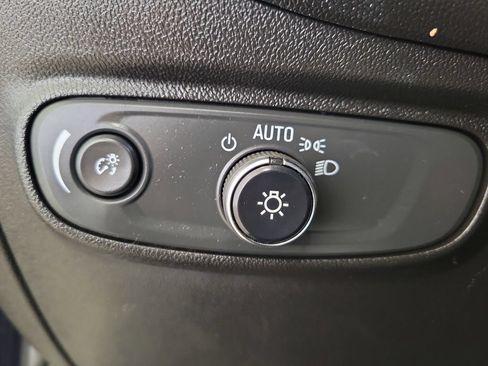 Used 2020 Chevrolet Equinox LT FWD image 32