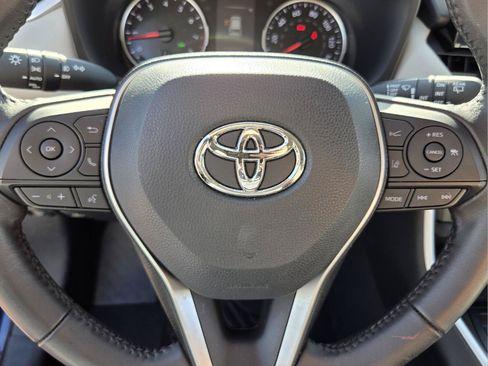 Used 2019 Toyota RAV4 XLE Premium FWD image 29