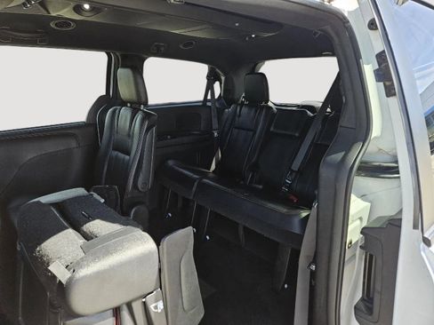 Used 2019 Dodge Grand Caravan GT image 25