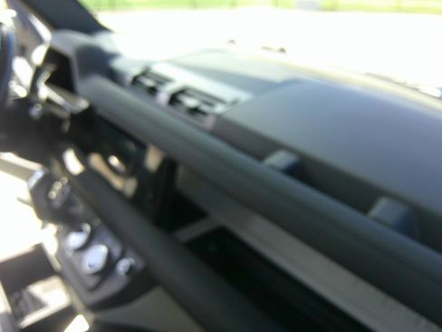 Used 2023 Land Rover Defender 110 S image 42