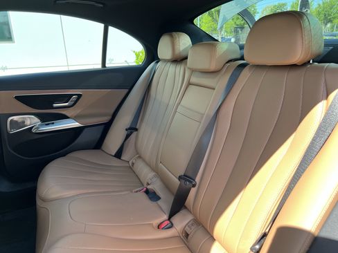 Used 2025 Mercedes-Benz E 350 Sedan image 33