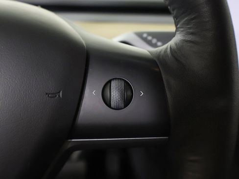 Used 2023 Tesla Model Y Long Range image 40