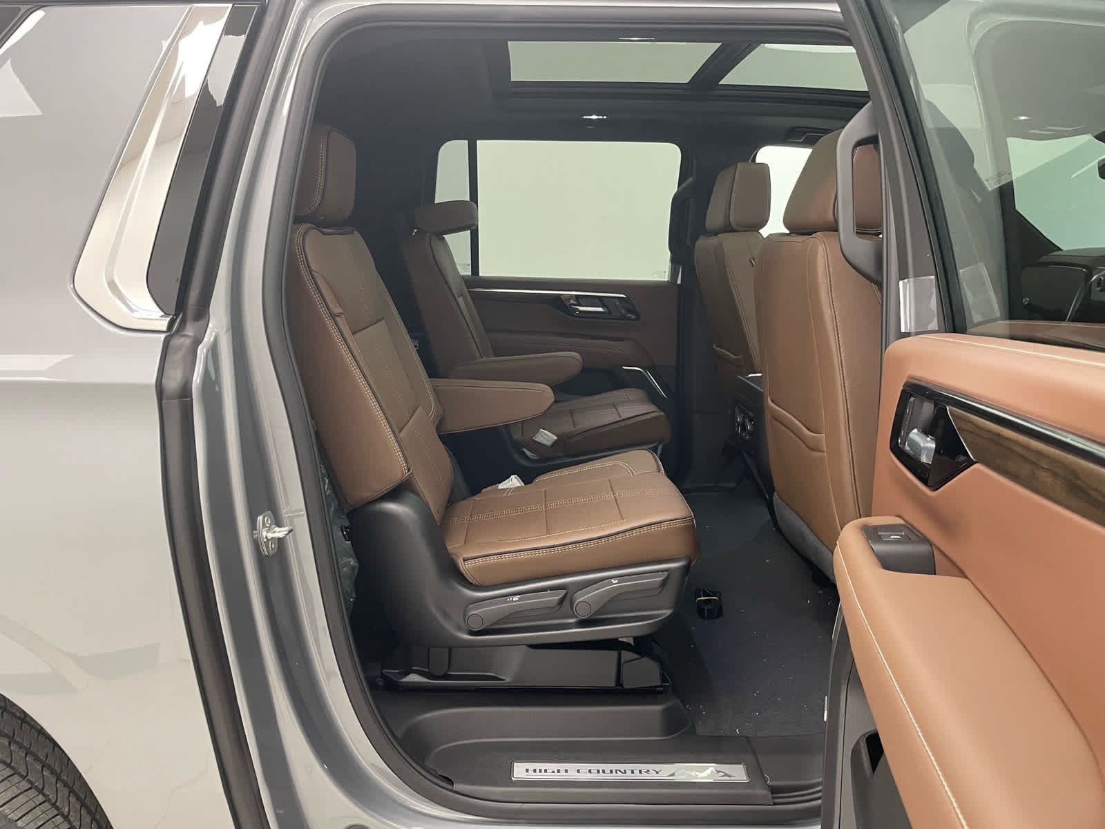 New 2026 Chevrolet Suburban High Country AWD/4WD image 15