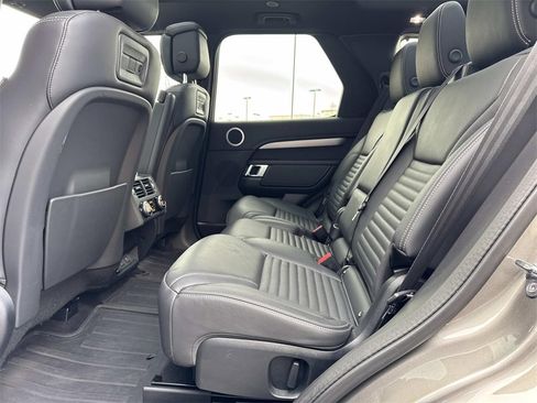 Certified 2025 Land Rover Discovery Dynamic SE image 13