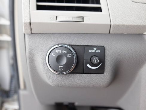 Used 2009 Chevrolet Traverse LT AWD/4WD image 34