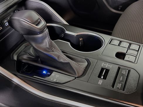 Used 2024 Toyota Highlander LE image 25