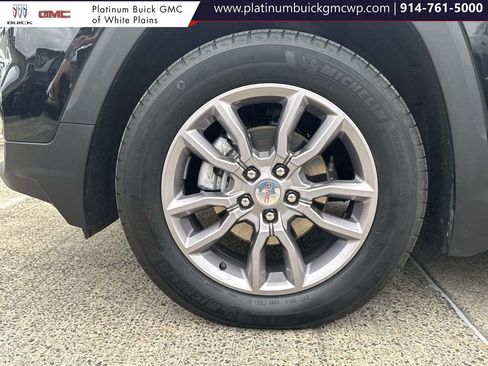 Used 2024 GMC Terrain SLT image 9