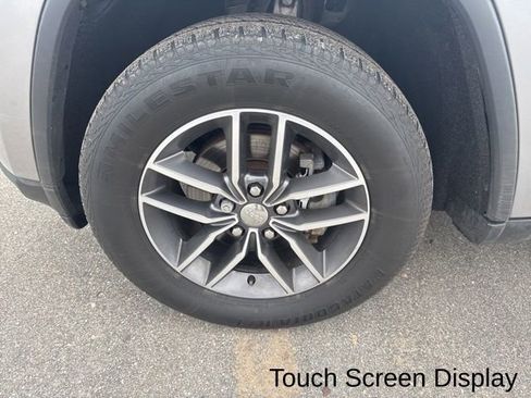 Used 2018 Jeep Grand Cherokee Laredo image 4