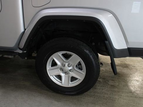 Used 2022 Jeep Gladiator Sport AWD/4WD image 27