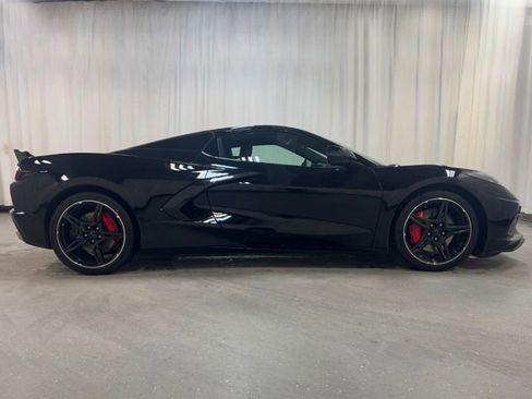 Used 2021 Chevrolet Corvette Stingray Premium Conv w/ Z51 Performance Package RWD image 3